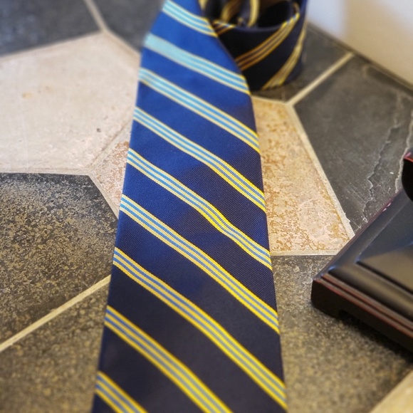Brooks Brothers Necktie - Picture 2 of 2